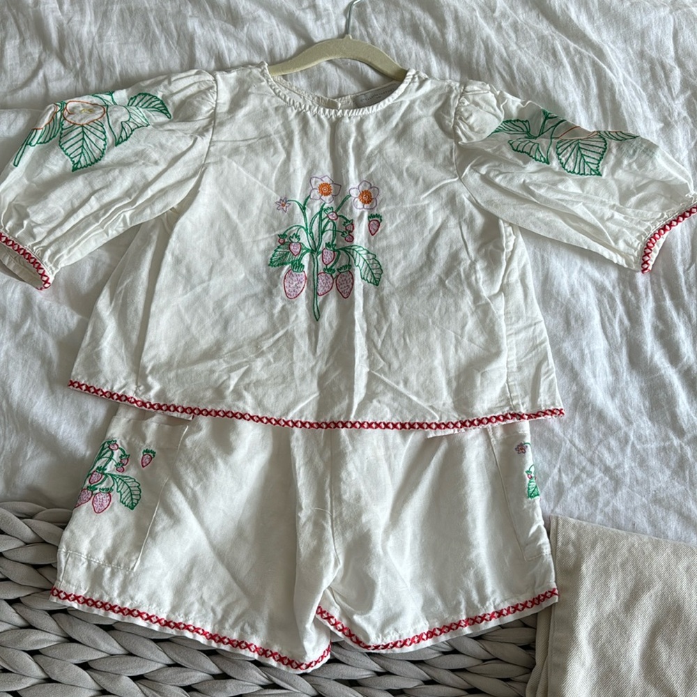 Stella McCartney kids set. Top 8yrs, Bottom 10yrs (ran small). Worn 1x